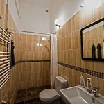 No. 11 With 2 Bathrooms Next To Railway Station Apartment *