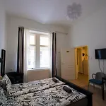 No. 11 With 2 Bathrooms Next To Railway Station Apartment Budapest