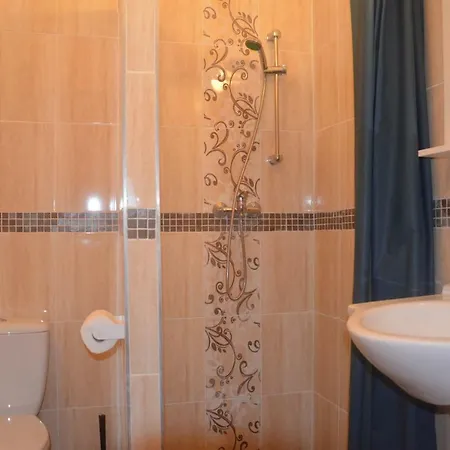 No. 11 With 2 Bathrooms Next To Railway Station Appartement *
