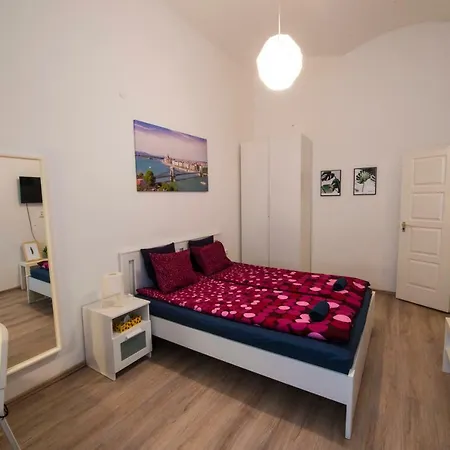 No. 11 With 2 Bathrooms Next To Railway Station Appartement Budapest