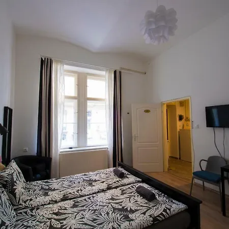 No. 11 With 2 Bathrooms Next To Railway Station Apartment Budapest