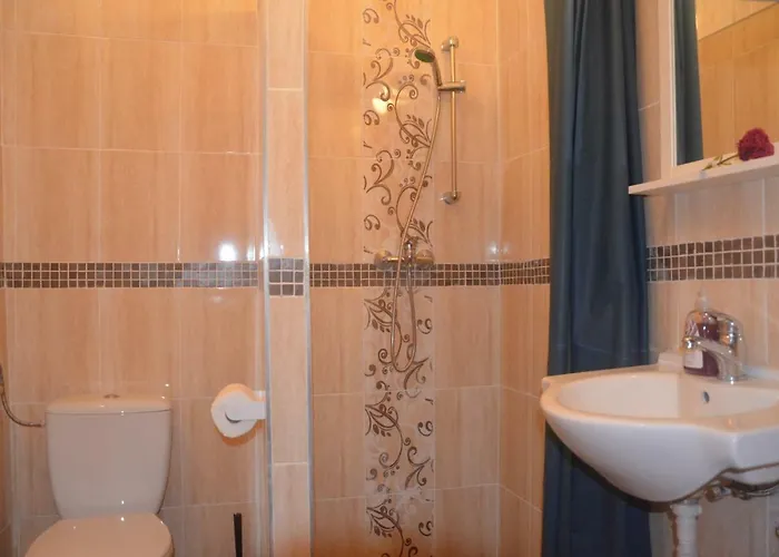 No. 11 With 2 Bathrooms Next To Railway Station Apartment *