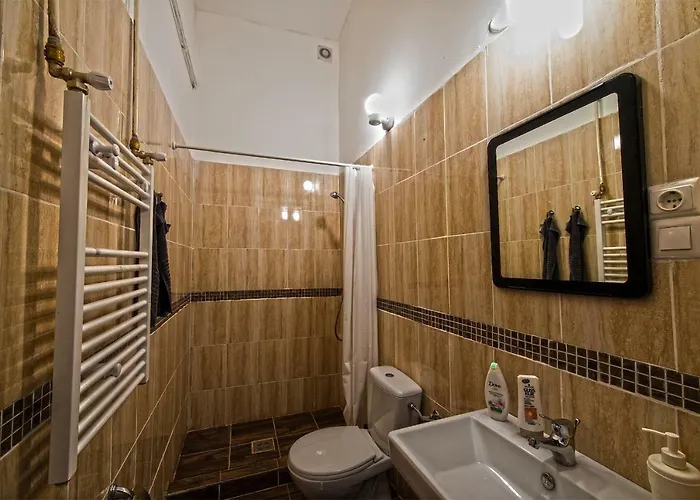 No. 11 With 2 Bathrooms Next To Railway Station Apartment *