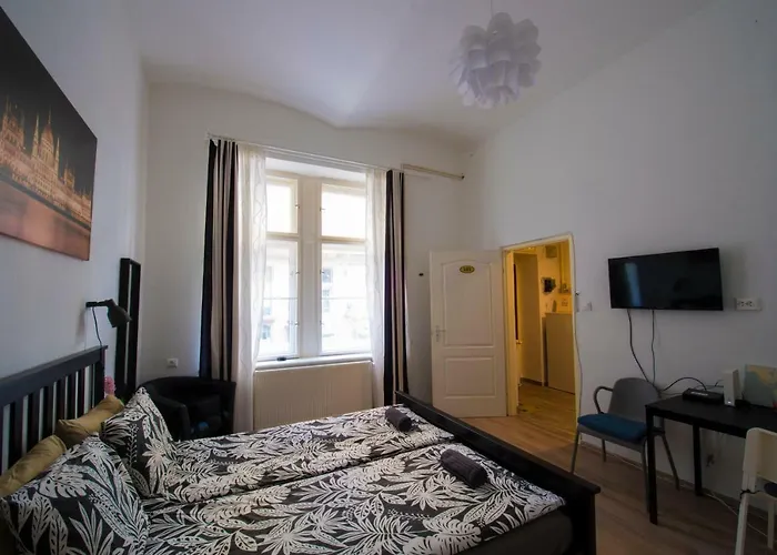 No. 11 With 2 Bathrooms Next To Railway Station Apartment Budapest